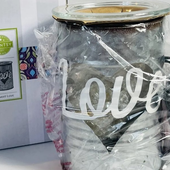 Scentsy Sweet Love tin material edison bulb lit warmer EUC & free wax bar New - Picture 4 of 4